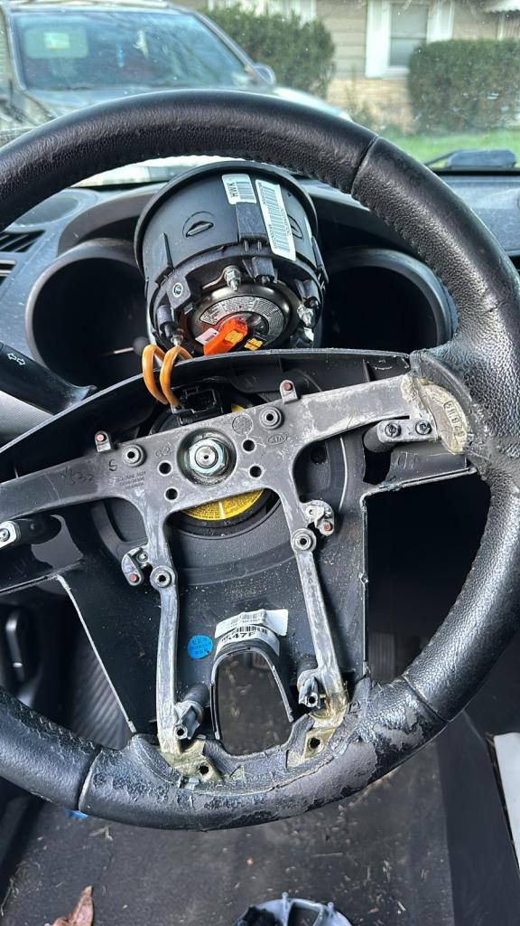 Key factors to consider when choosing a locksmith for high-security key cutting services